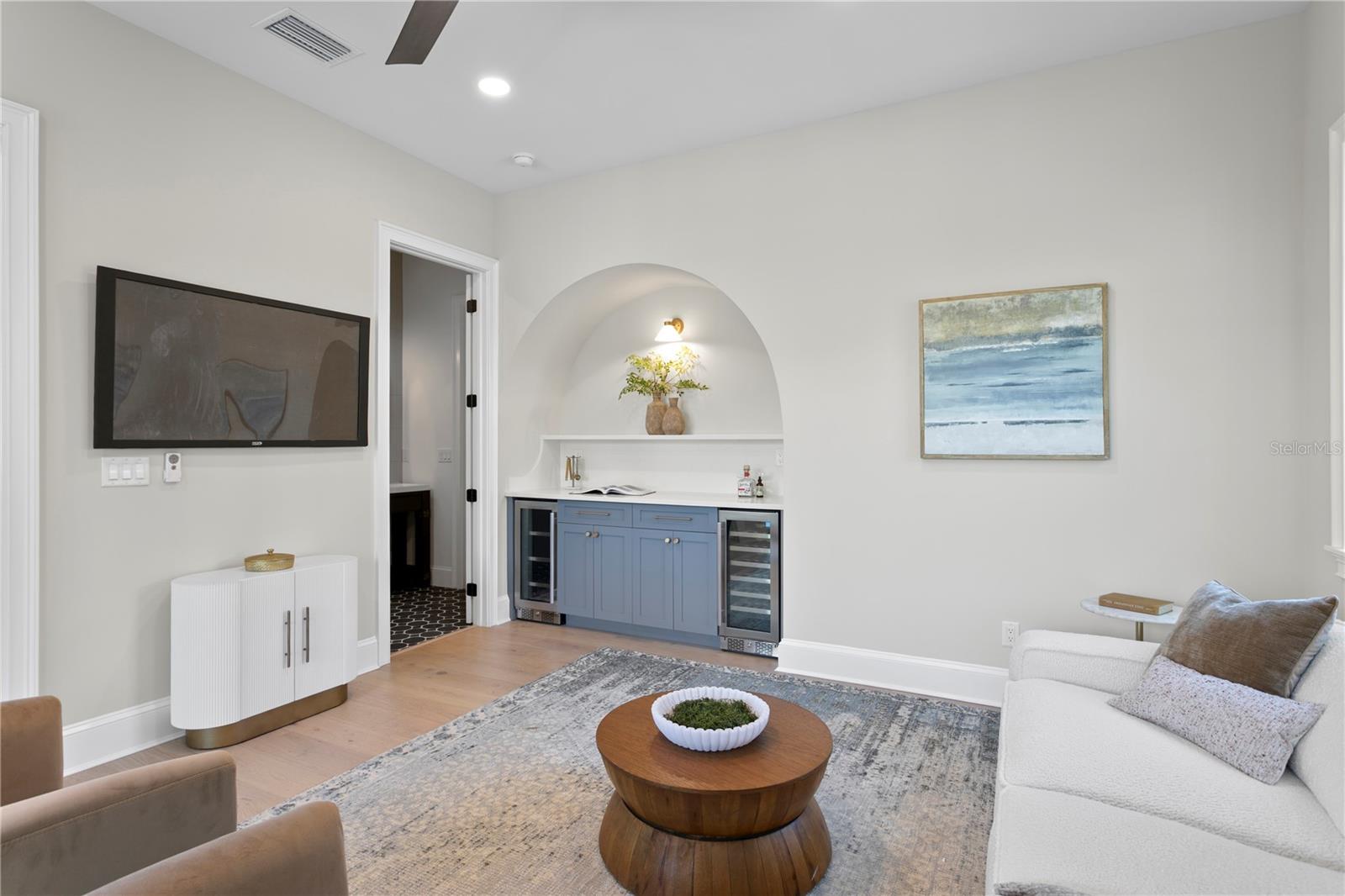 TB8317803 Property Photo