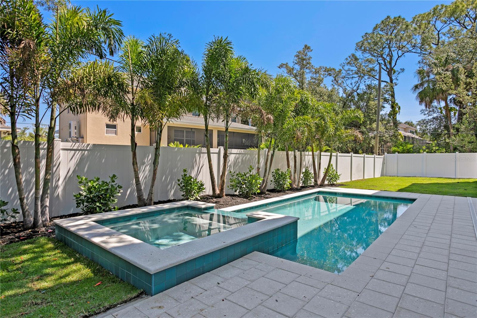 TB8317803 Property Photo