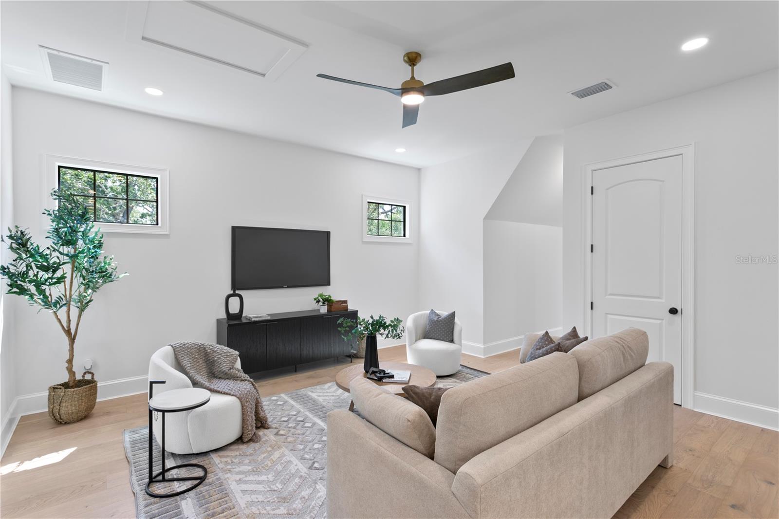 TB8317803 Property Photo