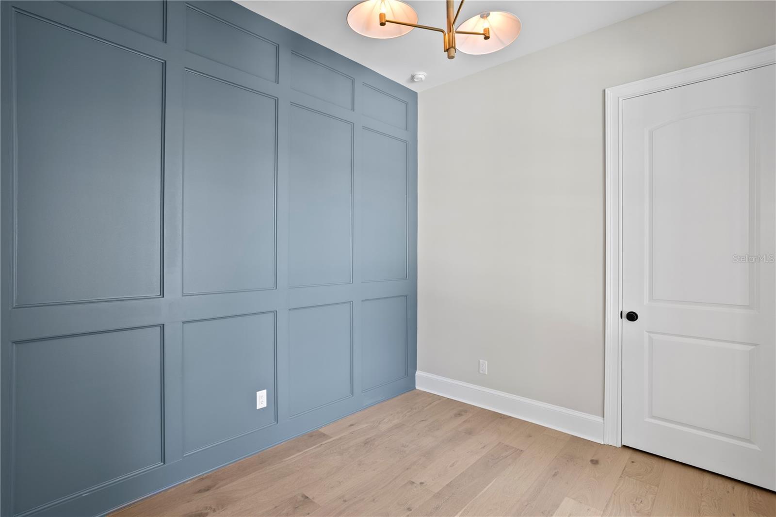 TB8317803 Property Photo