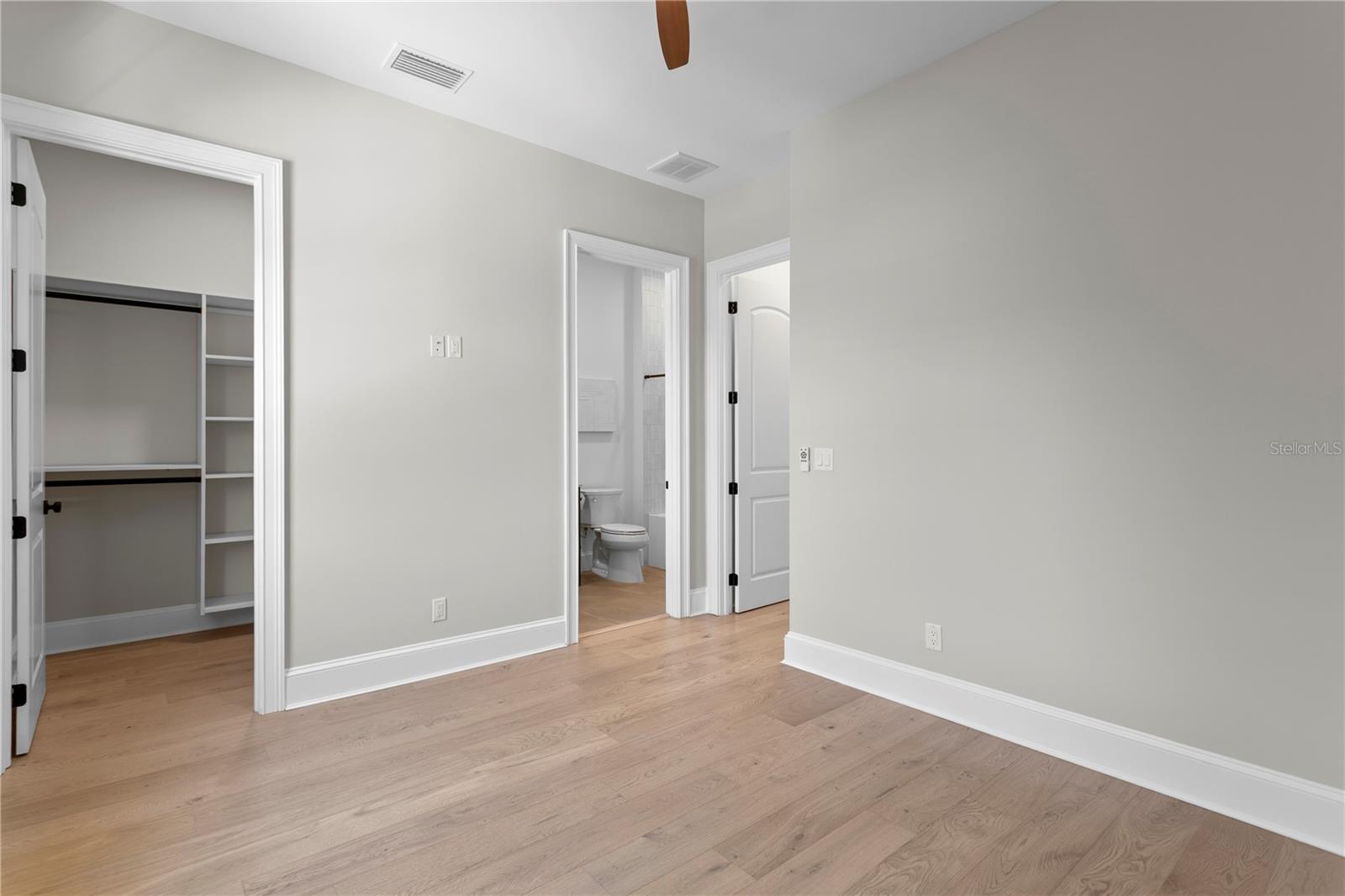 TB8317803 Property Photo