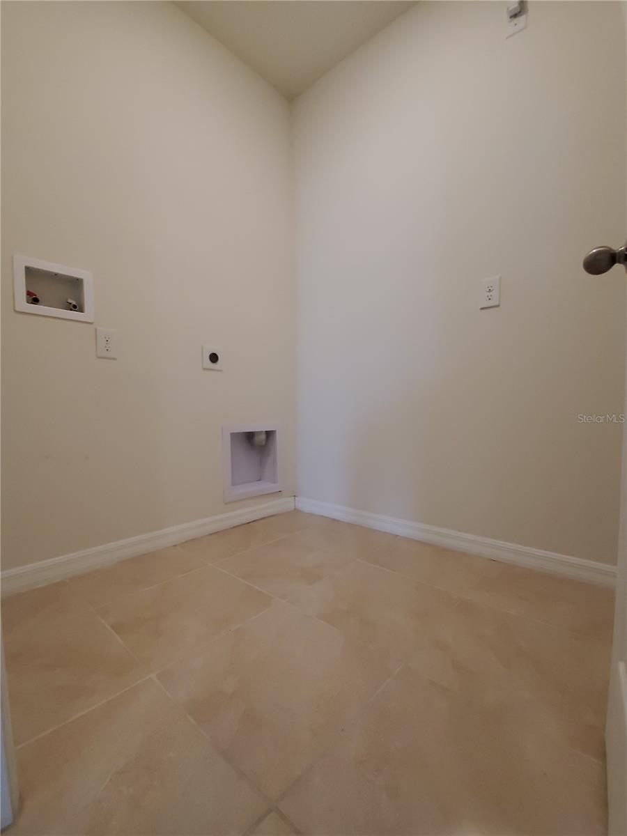 717 SQUIRES GROVE DR, WINTER HAVEN, FL, 33880