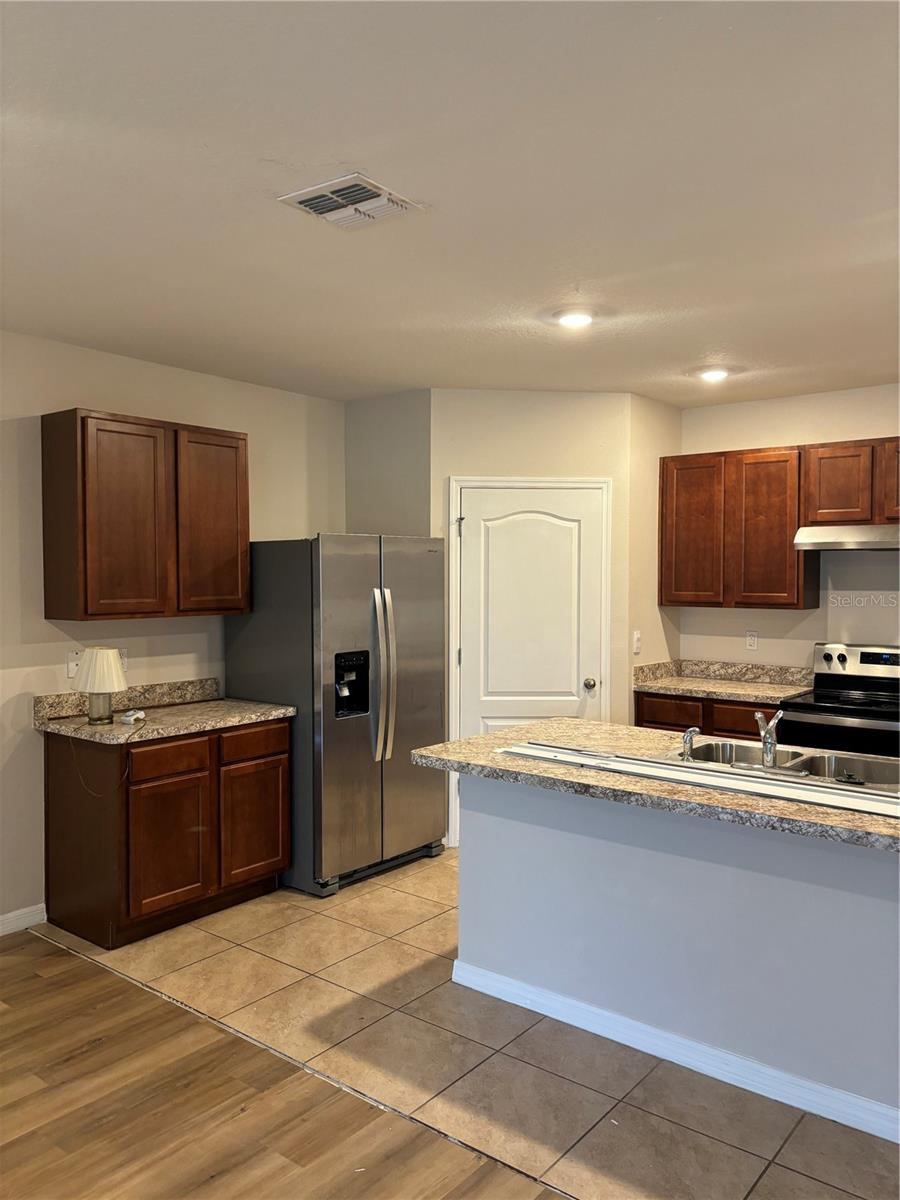 717 SQUIRES GROVE DR, WINTER HAVEN, FL, 33880