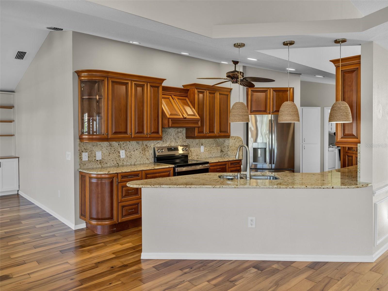 1075 EISENHOWER DR, NOKOMIS, FL, 34275