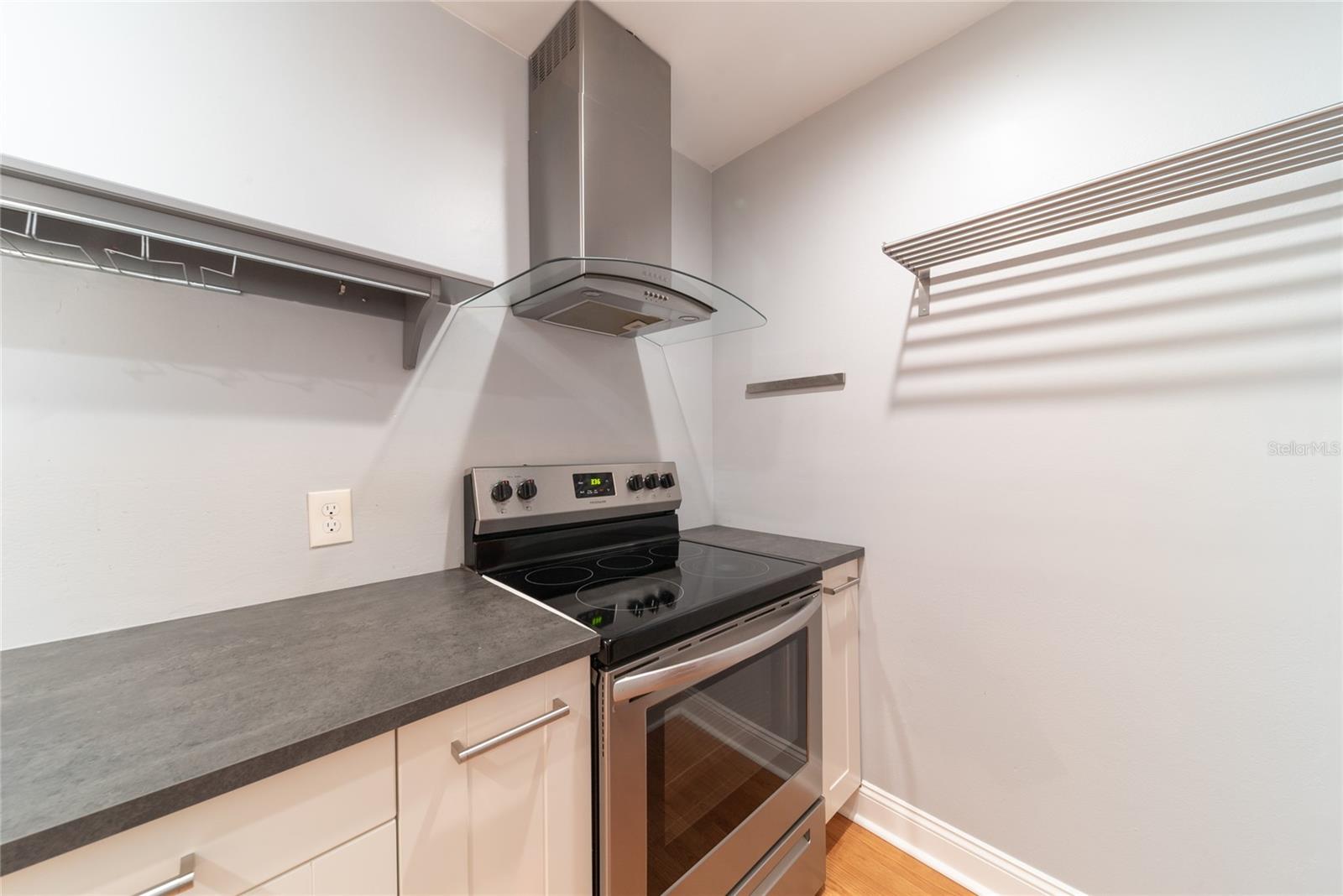 5303 VINELAND RD #205, ORLANDO, FL, 32811