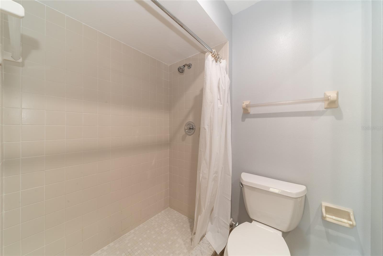5303 VINELAND RD #205, ORLANDO, FL, 32811