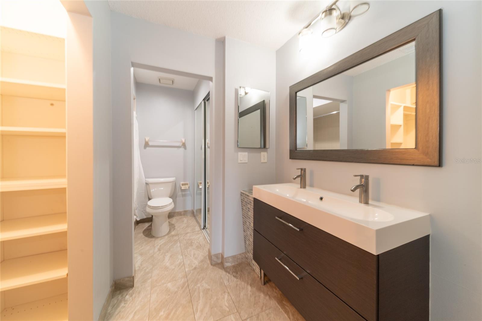 5303 VINELAND RD #205, ORLANDO, FL, 32811