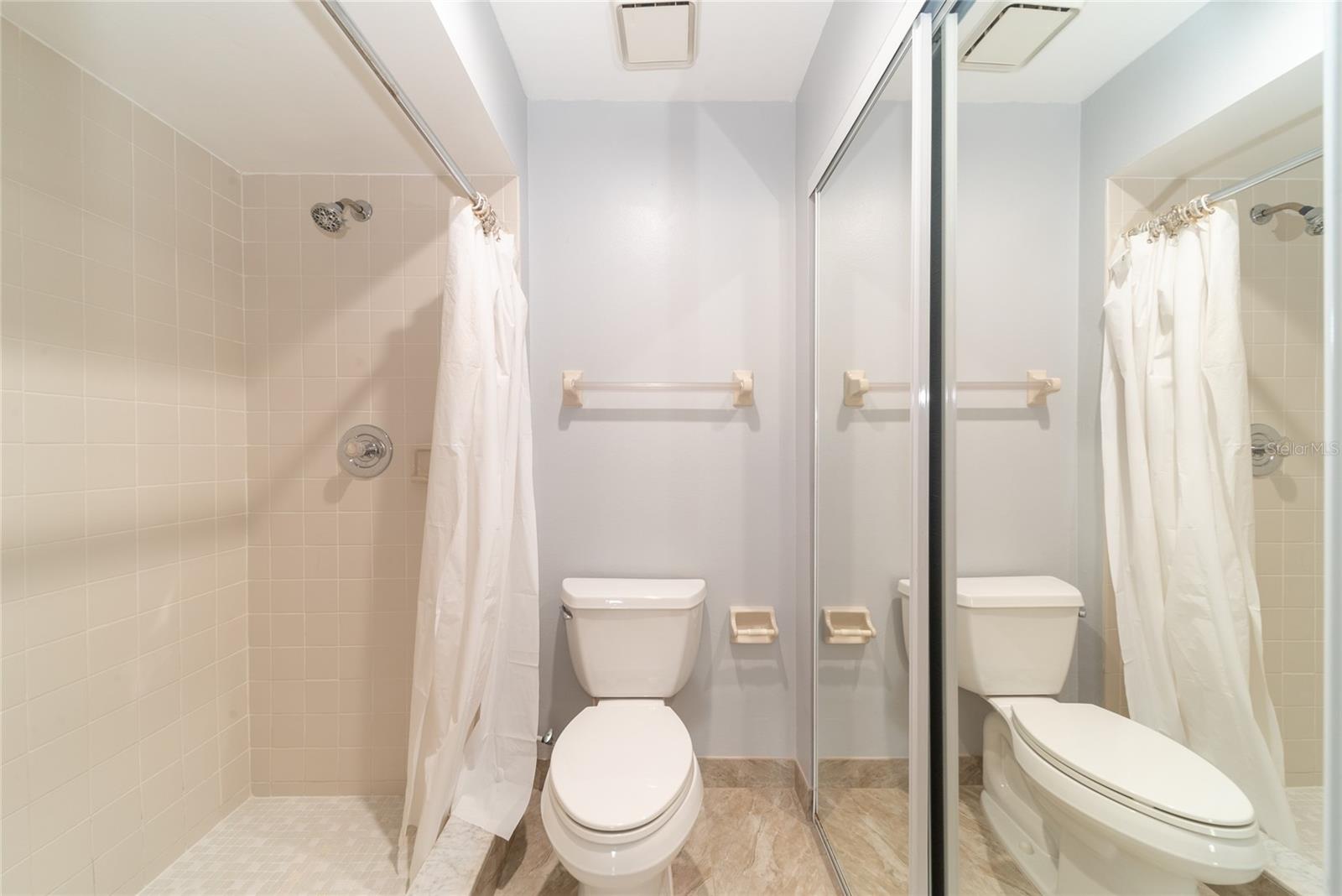 5303 VINELAND RD #205, ORLANDO, FL, 32811