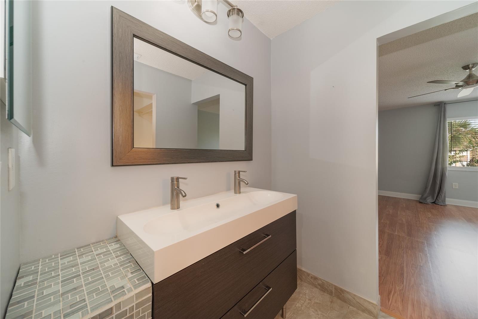 5303 VINELAND RD #205, ORLANDO, FL, 32811
