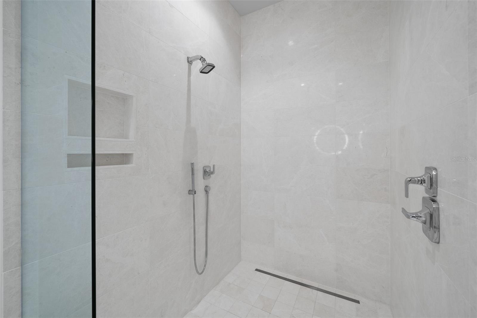 A4628048 Property Photo