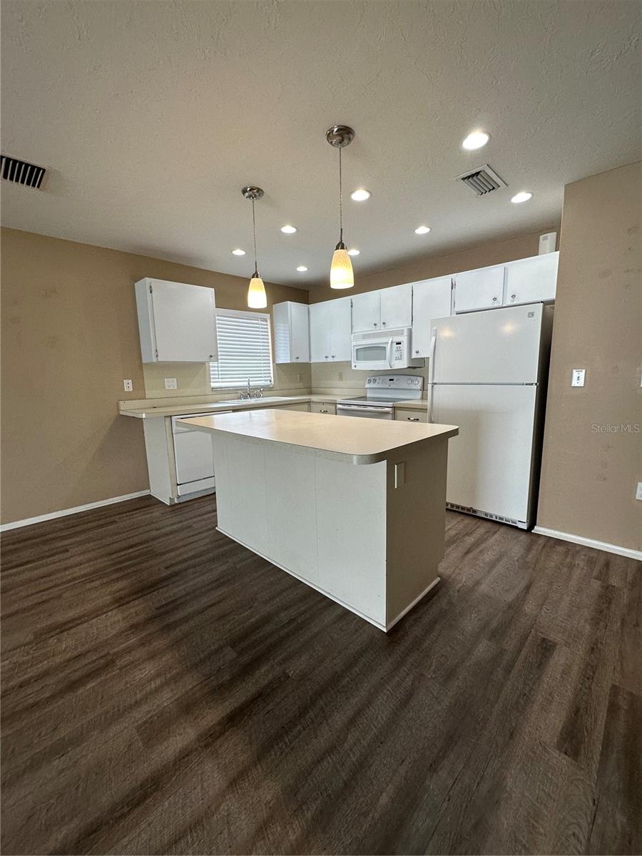 6811 FRIENDSHIP DR, SARASOTA, FL, 34241