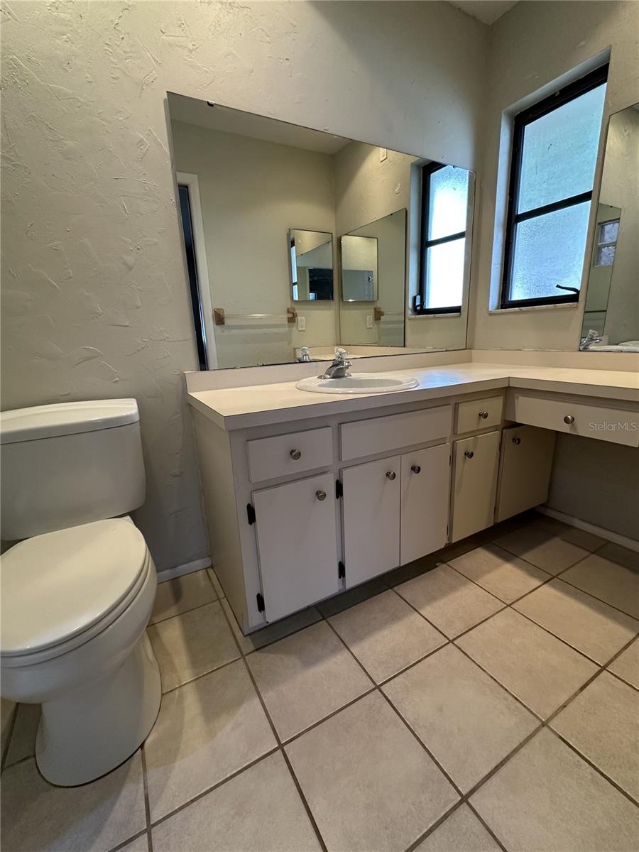 6811 FRIENDSHIP DR, SARASOTA, FL, 34241