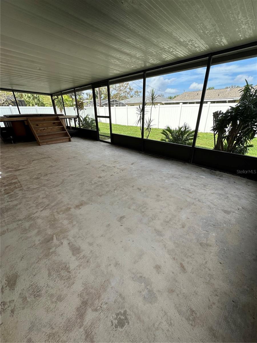 6811 FRIENDSHIP DR, SARASOTA, FL, 34241