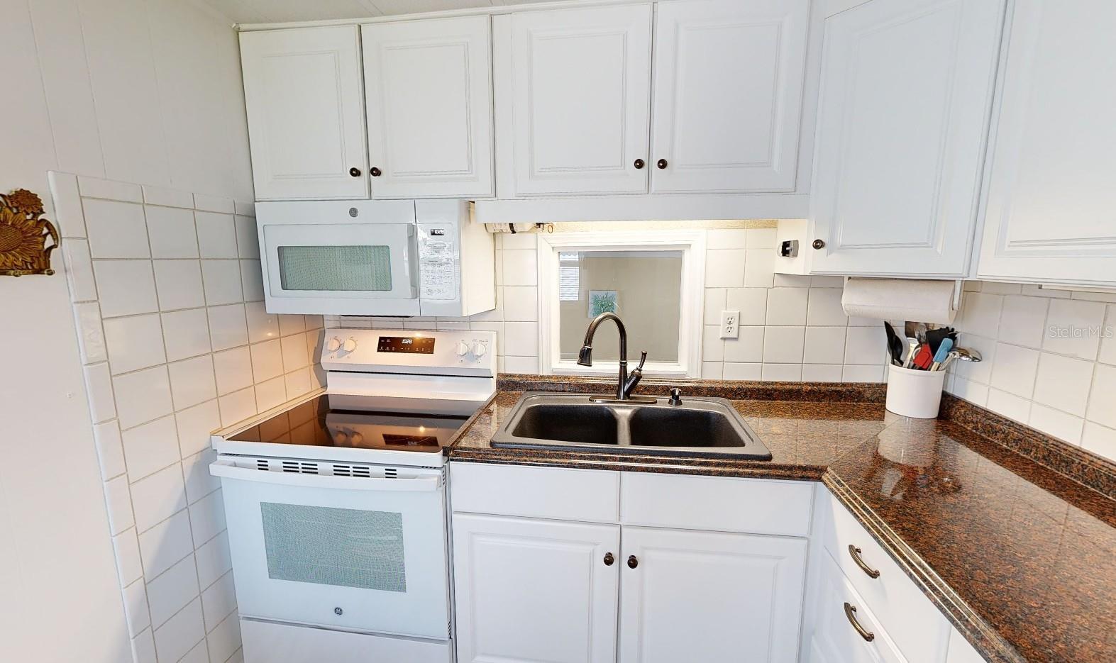 2060 N MOBILE ESTATES DR, SARASOTA, FL, 34231