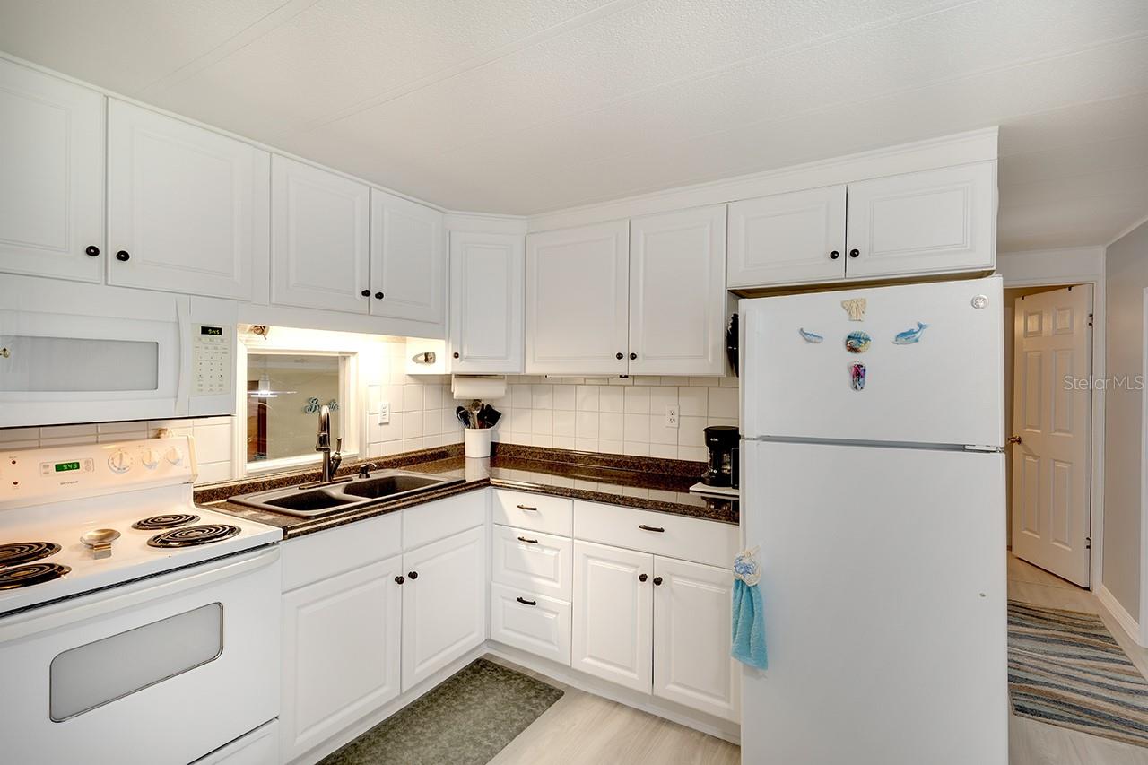 2060 N MOBILE ESTATES DR, SARASOTA, FL, 34231