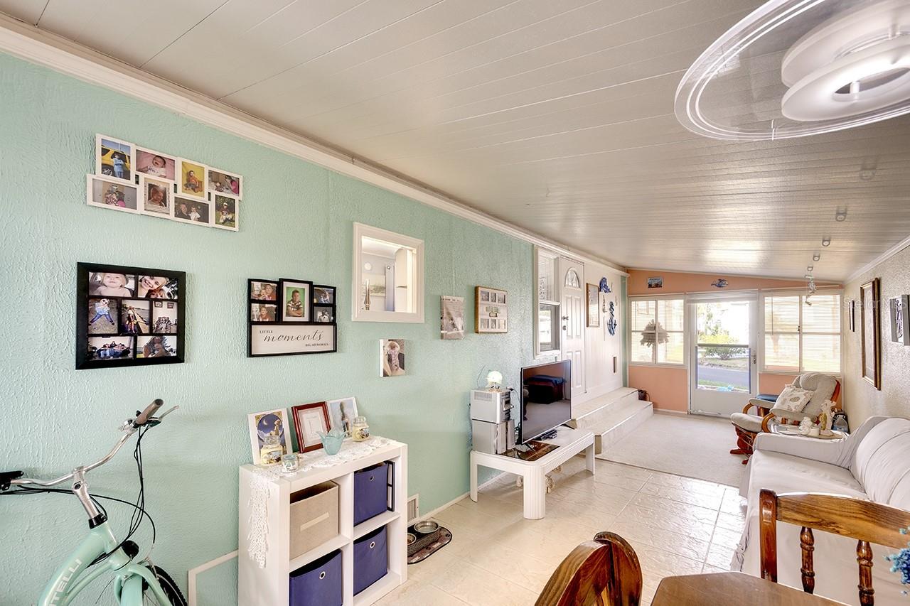 2060 N MOBILE ESTATES DR, SARASOTA, FL, 34231