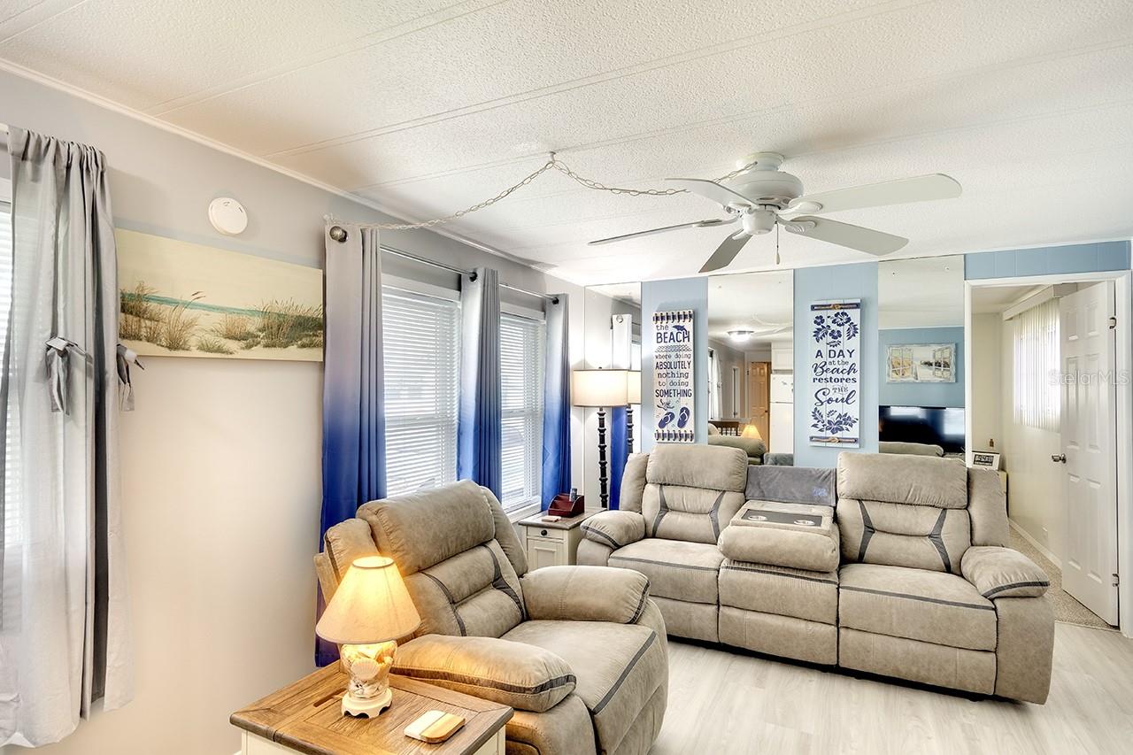 2060 N MOBILE ESTATES DR, SARASOTA, FL, 34231