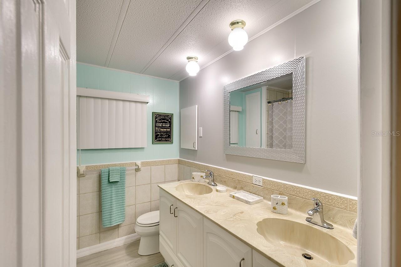 2060 N MOBILE ESTATES DR, SARASOTA, FL, 34231