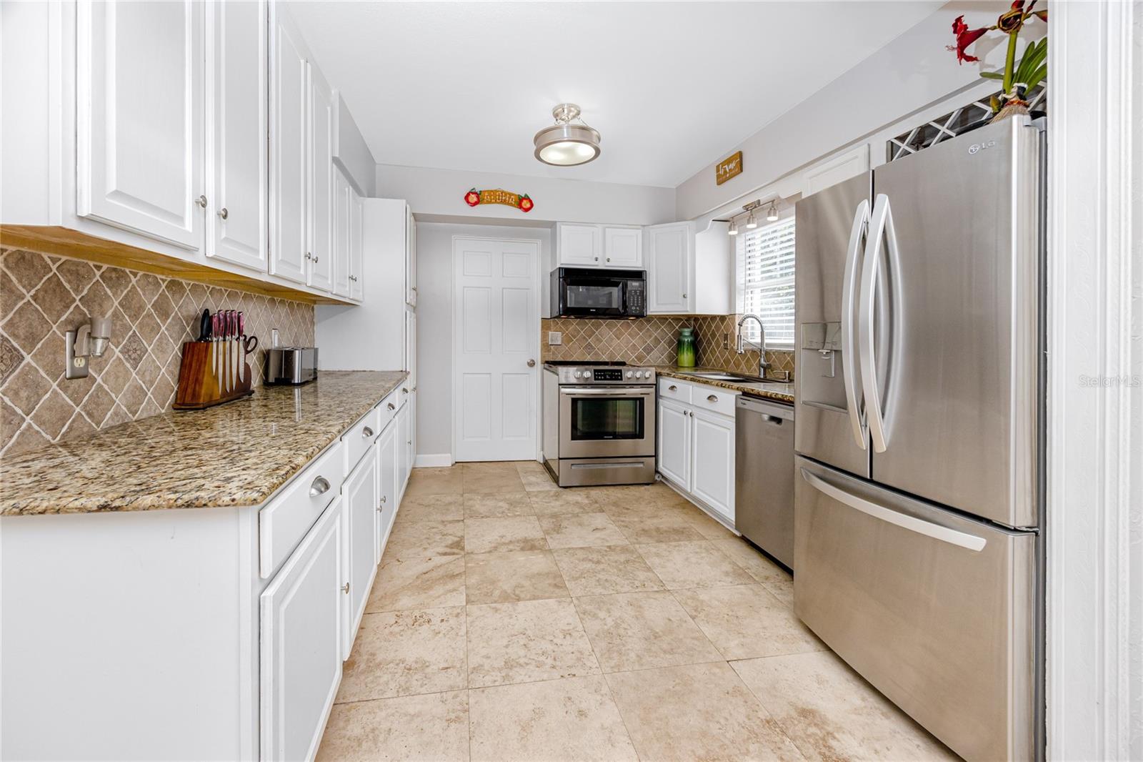 11624 PINEDALE AVE, SEMINOLE, FL, 33772