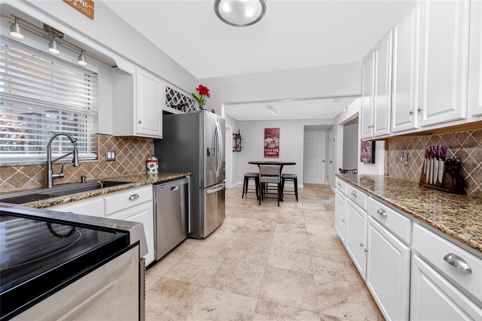 11624 PINEDALE AVE, SEMINOLE, FL, 33772