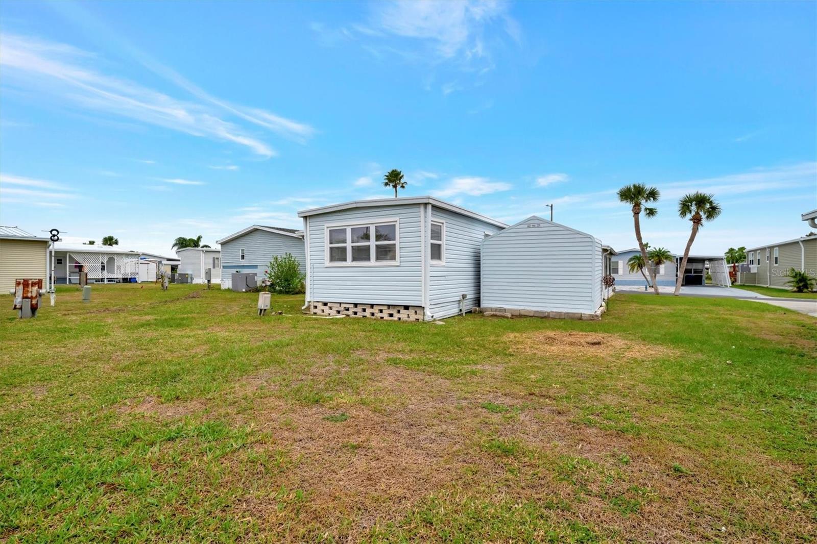 122 E SAINT JOHNS WAY, APOLLO BEACH, FL, 33572