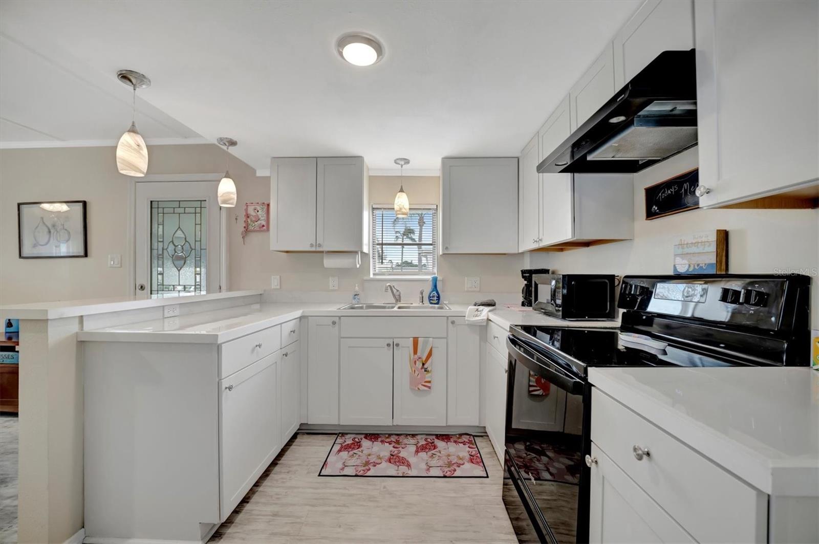 122 E SAINT JOHNS WAY, APOLLO BEACH, FL, 33572