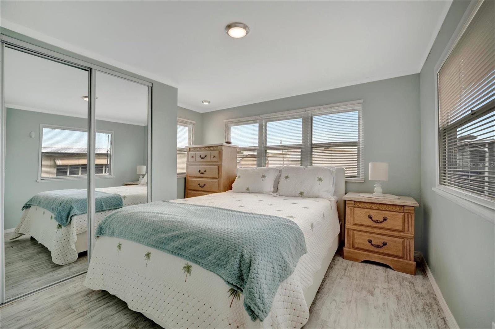 122 E SAINT JOHNS WAY, APOLLO BEACH, FL, 33572