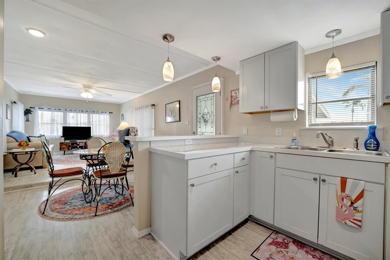 122 E SAINT JOHNS WAY, APOLLO BEACH, FL, 33572
