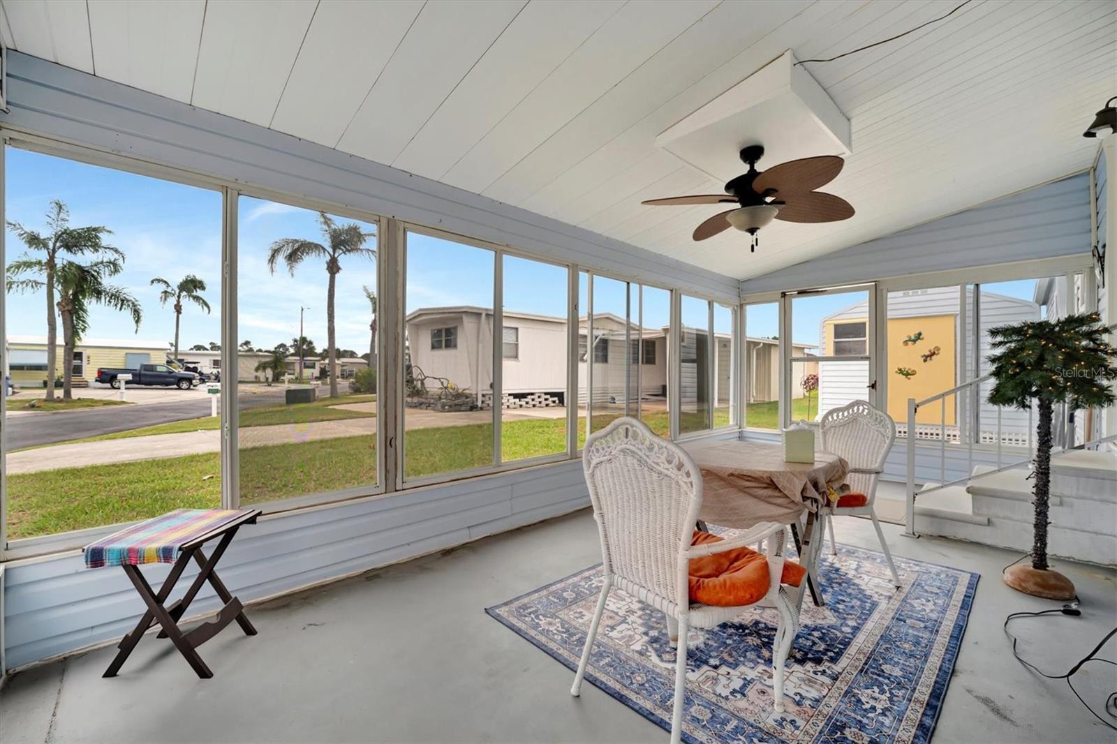 122 E SAINT JOHNS WAY, APOLLO BEACH, FL, 33572