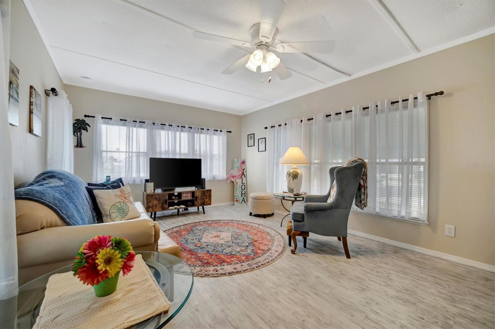 122 E SAINT JOHNS WAY, APOLLO BEACH, FL, 33572