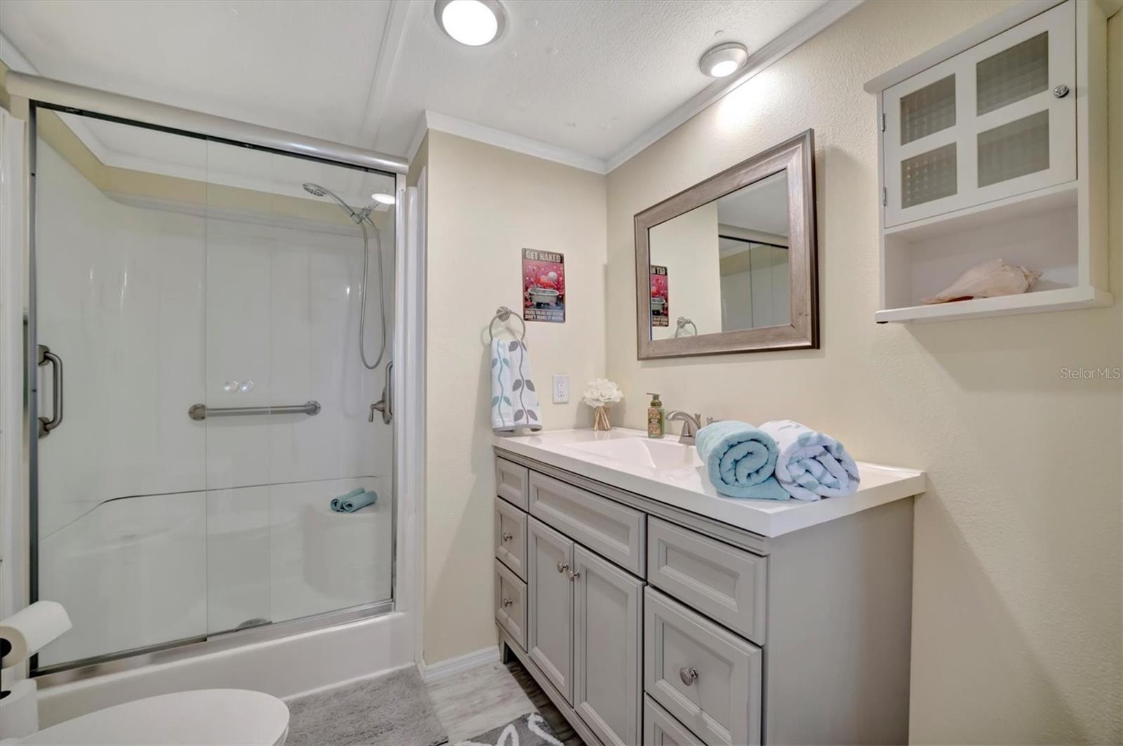 122 E SAINT JOHNS WAY, APOLLO BEACH, FL, 33572