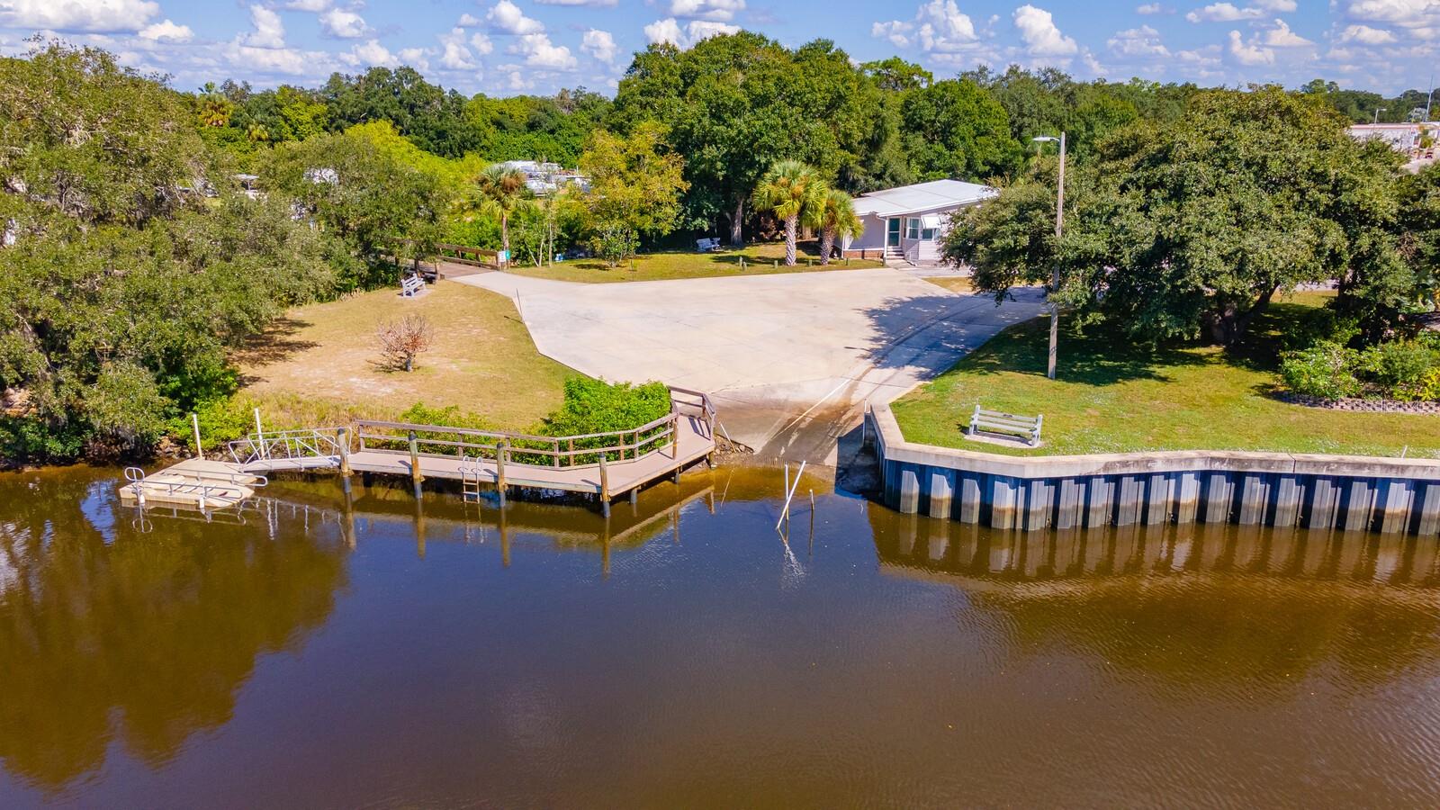 122 E SAINT JOHNS WAY, APOLLO BEACH, FL, 33572