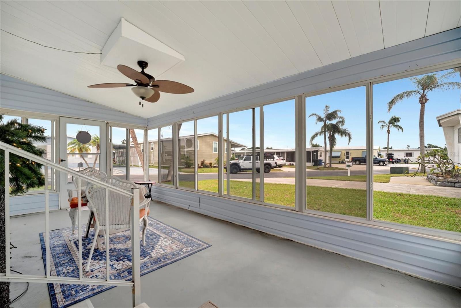 122 E SAINT JOHNS WAY, APOLLO BEACH, FL, 33572