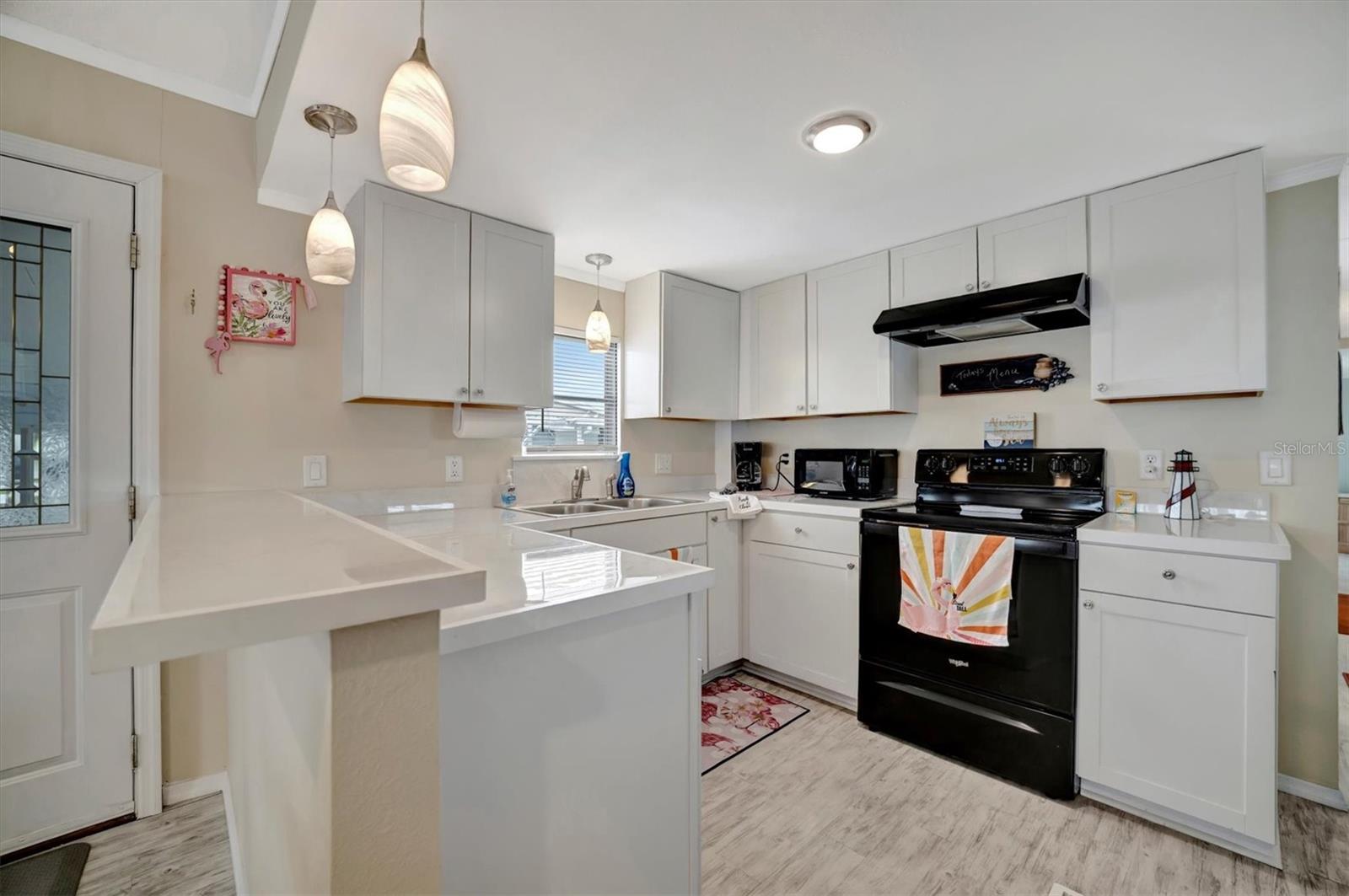 122 E SAINT JOHNS WAY, APOLLO BEACH, FL, 33572