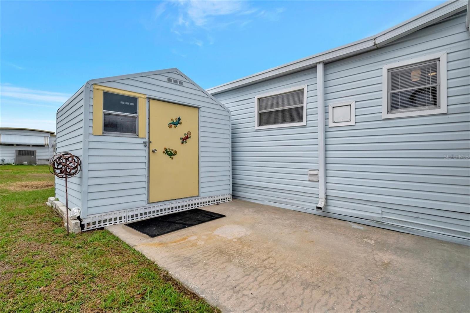 122 E SAINT JOHNS WAY, APOLLO BEACH, FL, 33572