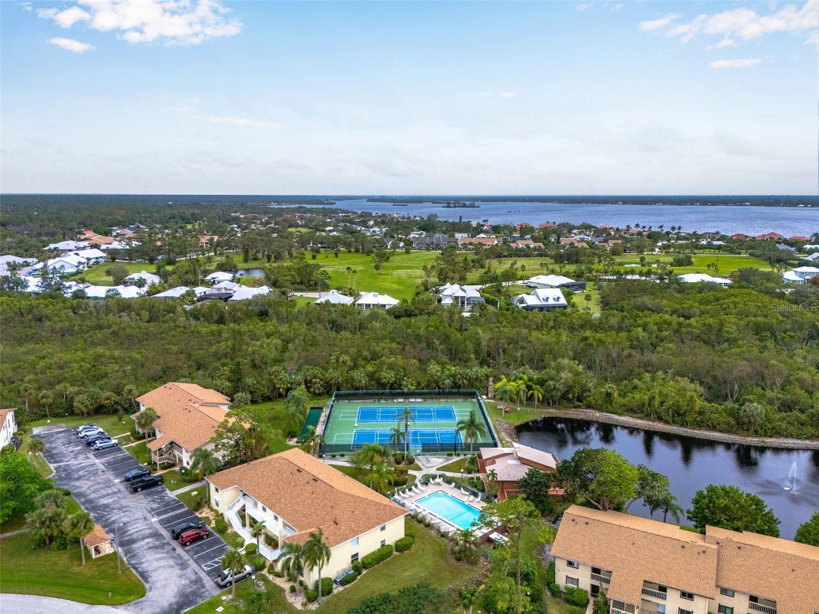 15405 CRYSTAL LAKE DR, NORTH FORT MYERS, FL, 33917