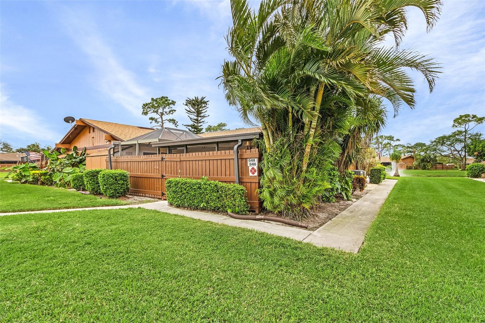 15405 CRYSTAL LAKE DR, NORTH FORT MYERS, FL, 33917