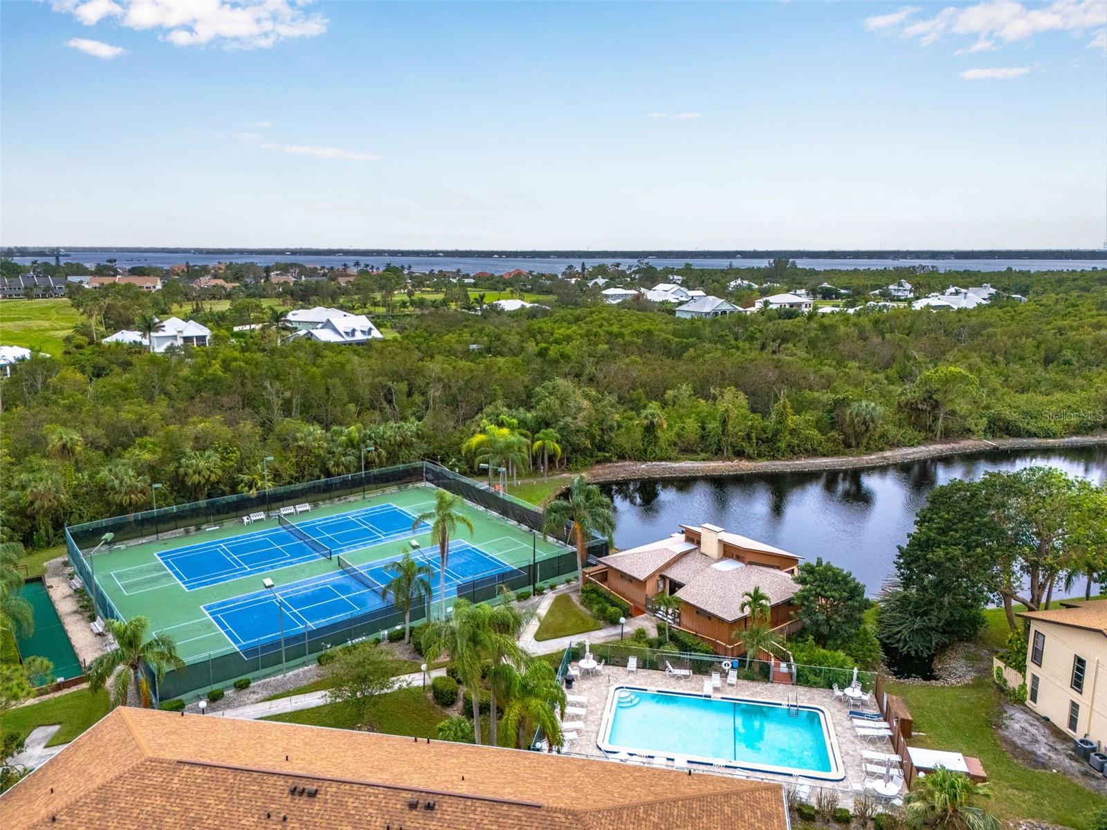 15405 CRYSTAL LAKE DR, NORTH FORT MYERS, FL, 33917