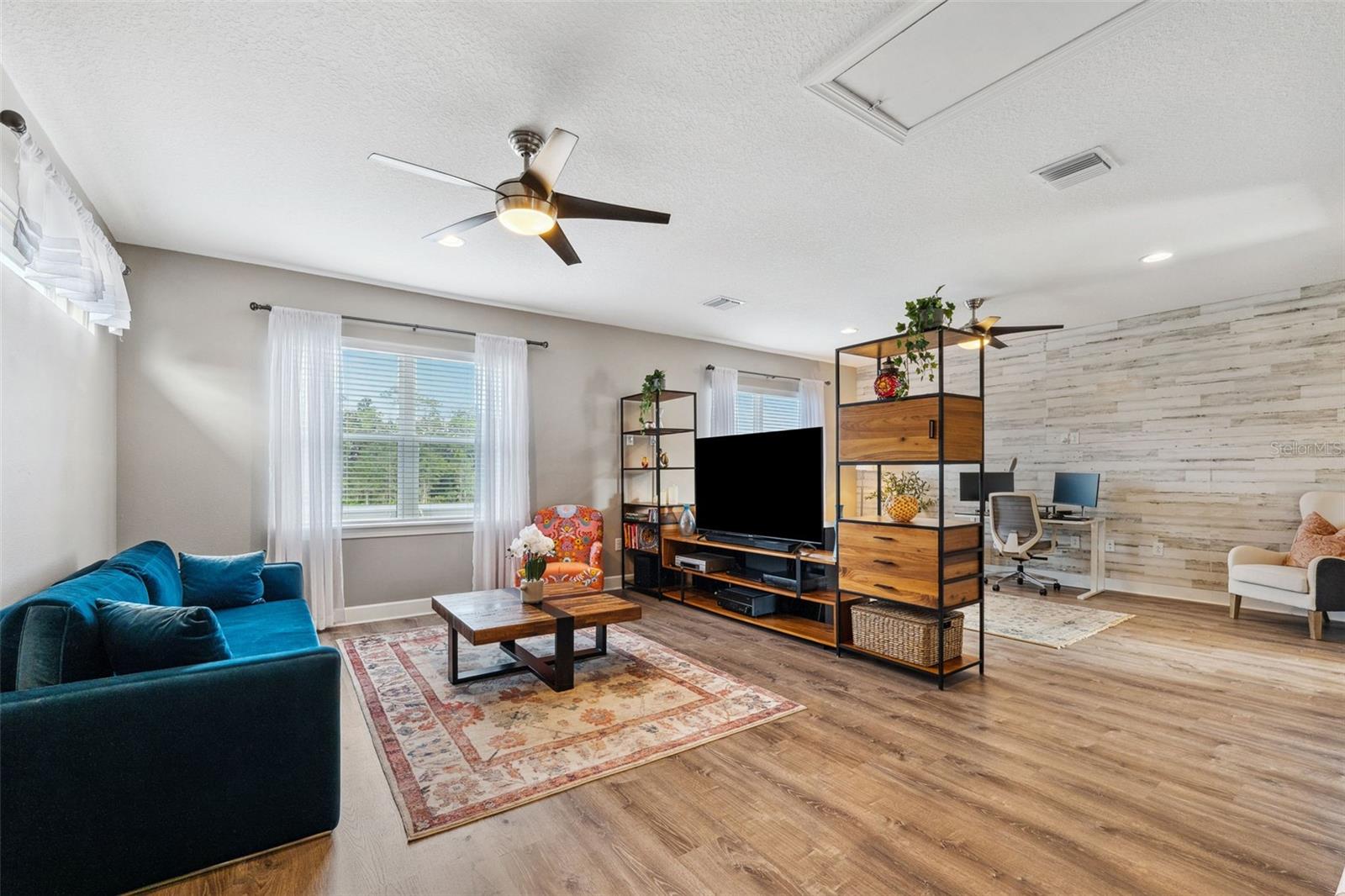 8520 GRAND ALBERATO RD, TAMPA, FL, 33647