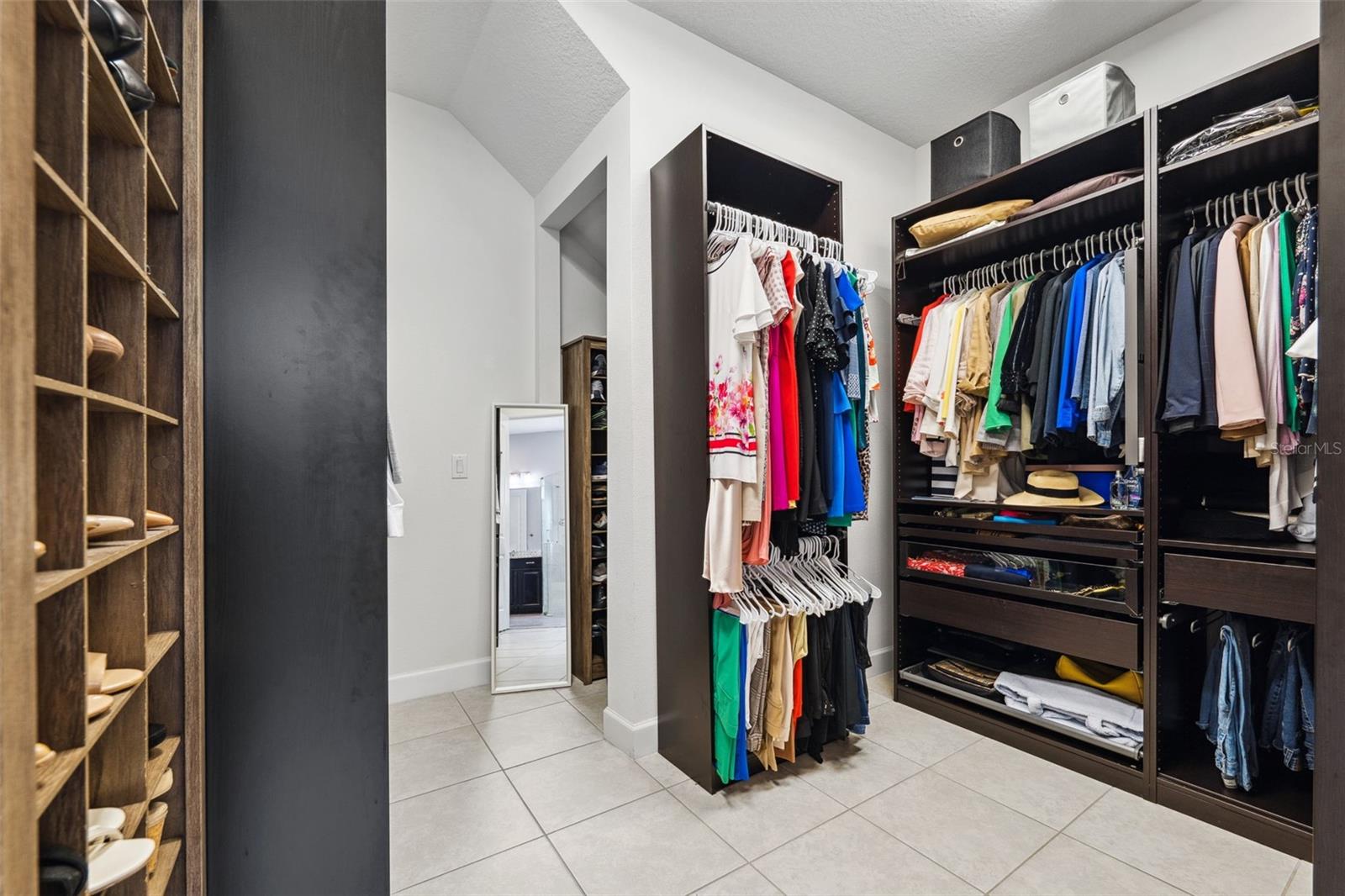 8520 GRAND ALBERATO RD, TAMPA, FL, 33647