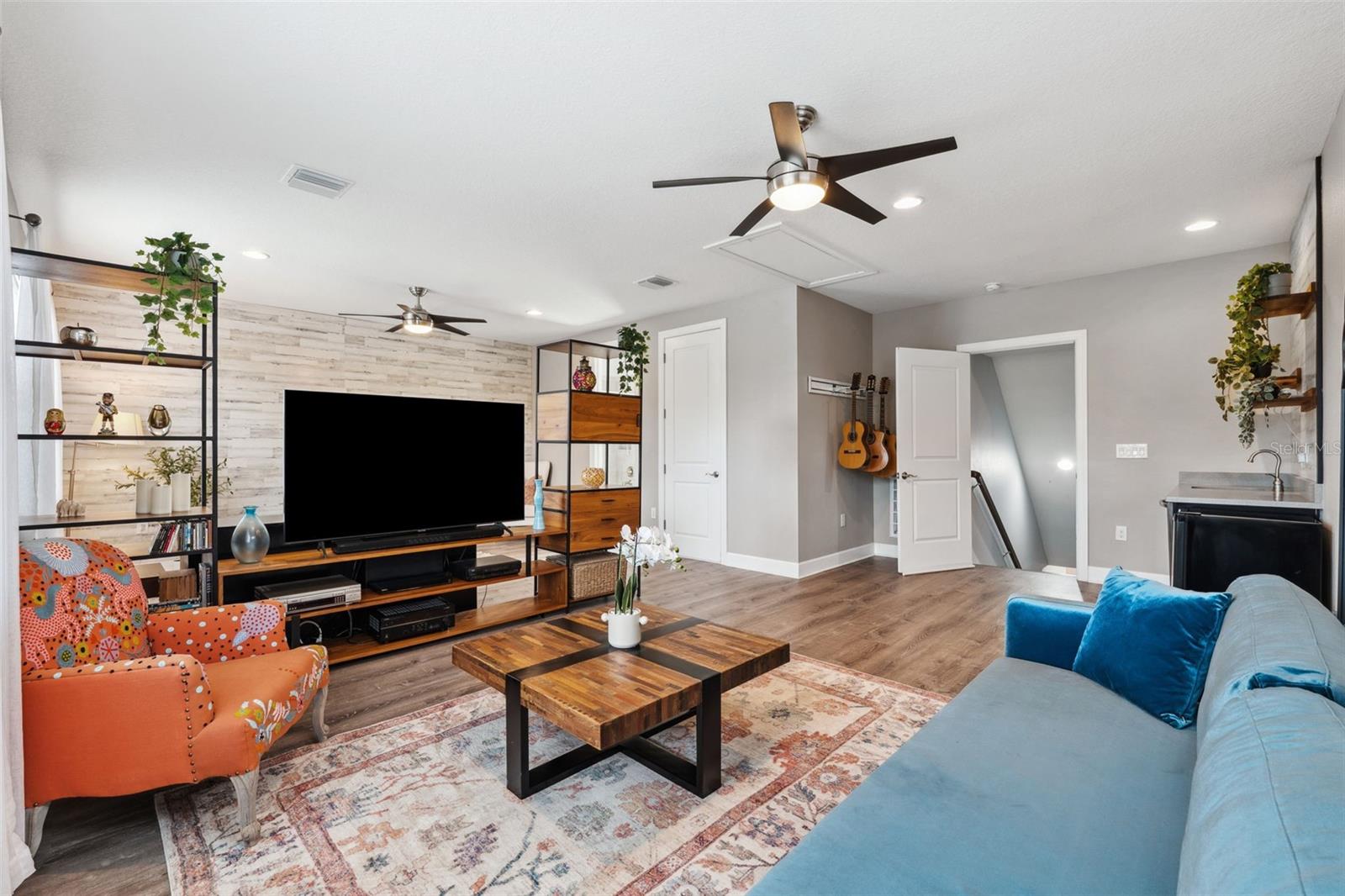 8520 GRAND ALBERATO RD, TAMPA, FL, 33647