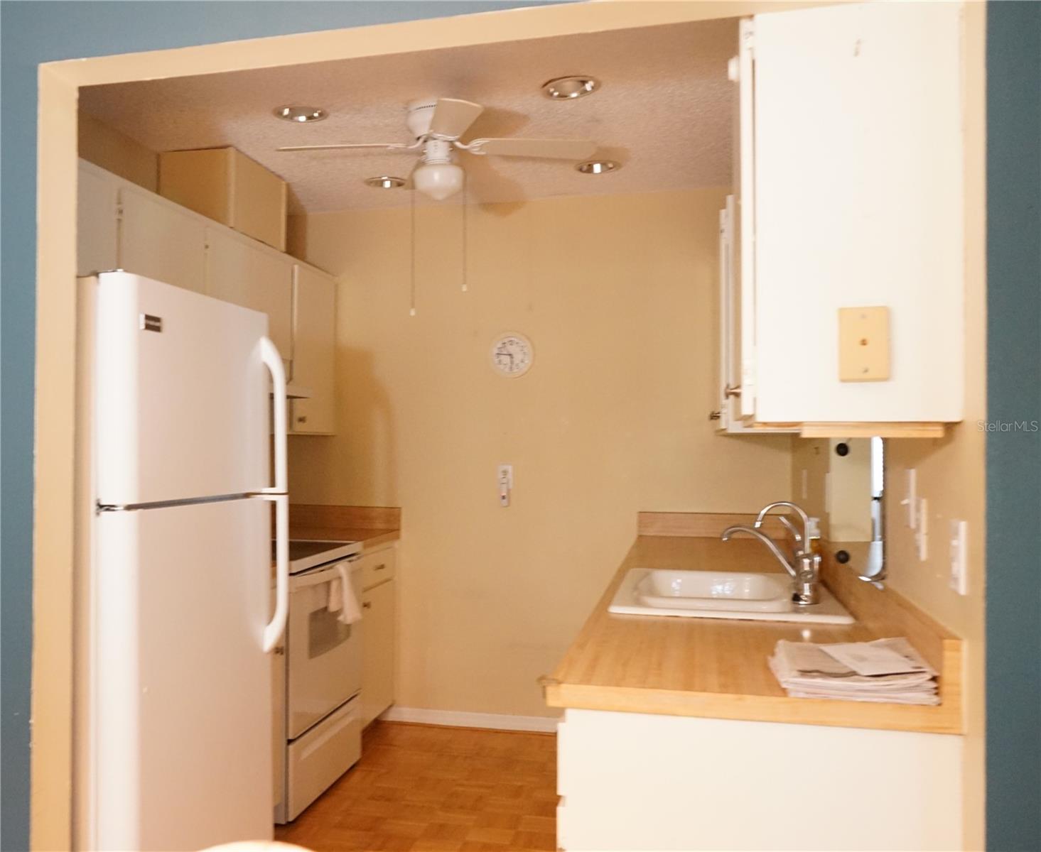 1807 FOXHUNT DR #A, SUN CITY CENTER, FL, 33573