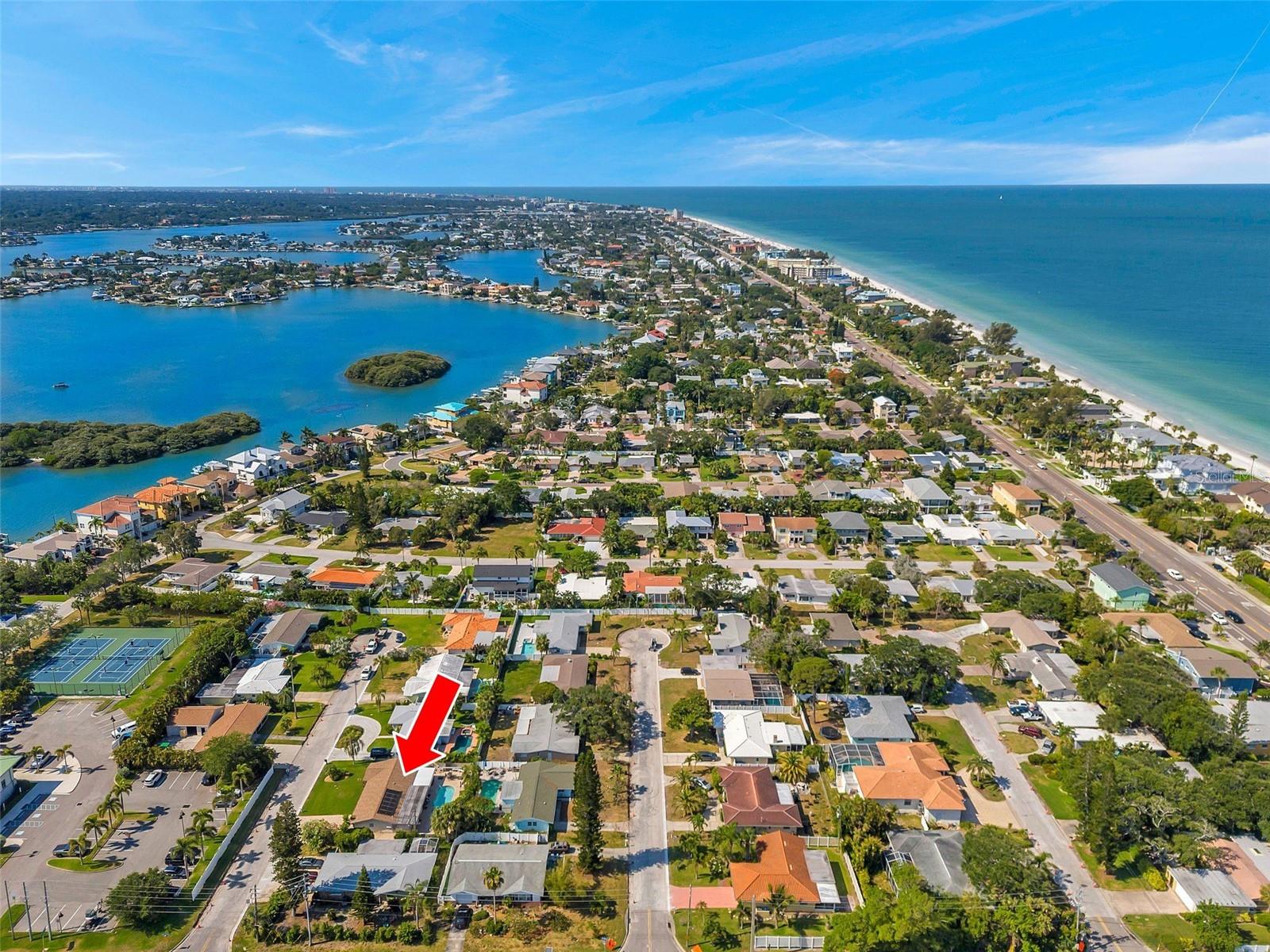 1020 CEDAR DR, BELLEAIR BEACH, FL, 33786