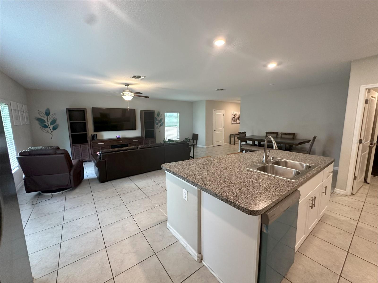 7208 PEARLY EVERLASTING AVE, TAMPA, FL, 33619
