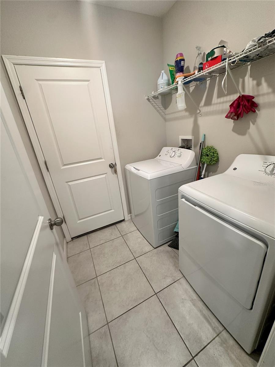 7208 PEARLY EVERLASTING AVE, TAMPA, FL, 33619