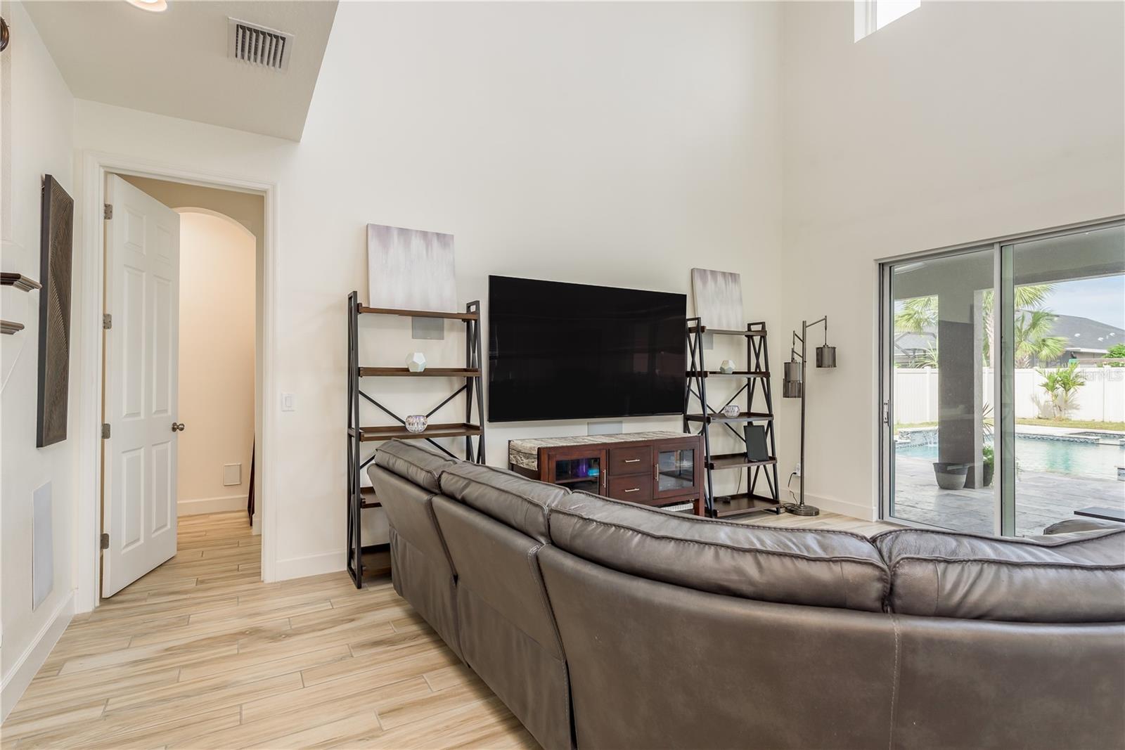 8011 MARBELLA CREEK AVE, TAMPA, FL, 33625