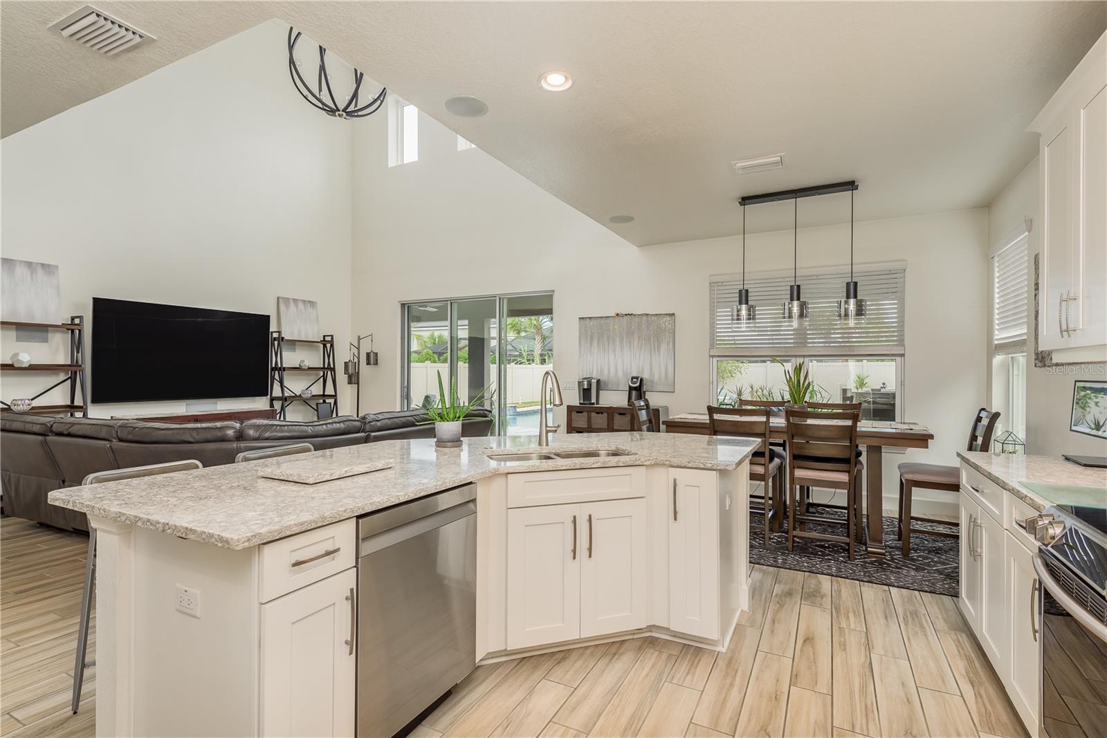 8011 MARBELLA CREEK AVE, TAMPA, FL, 33625