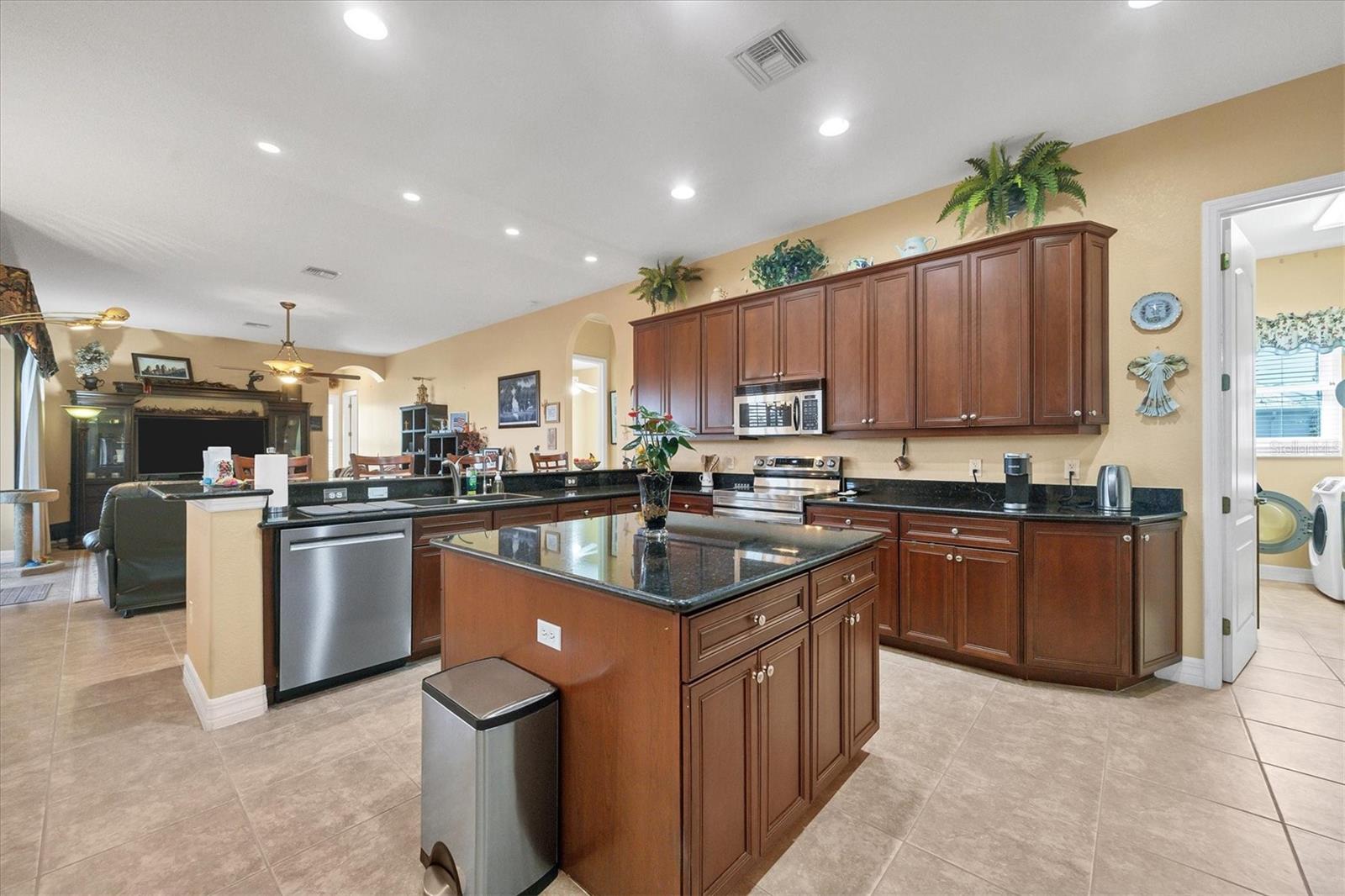 935 ROTONDA CIR, ROTONDA WEST, FL, 33947