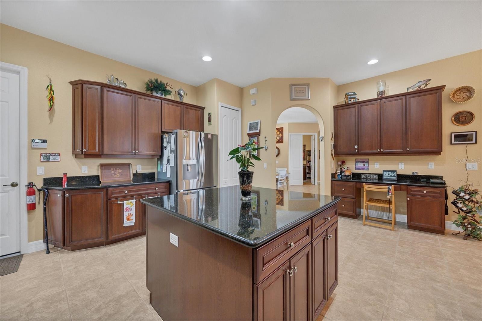 935 ROTONDA CIR, ROTONDA WEST, FL, 33947