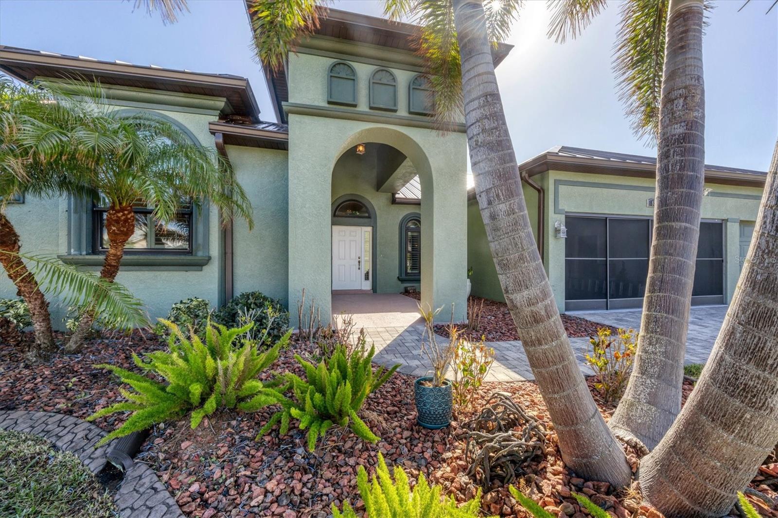 935 ROTONDA CIR, ROTONDA WEST, FL, 33947